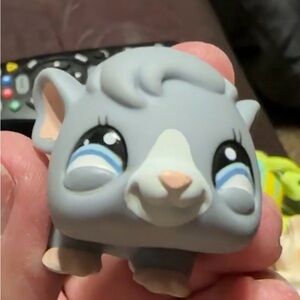 Littlest Pet Shop Gray and White Toy